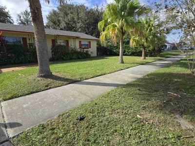Lawn care service in Orlando, 32807