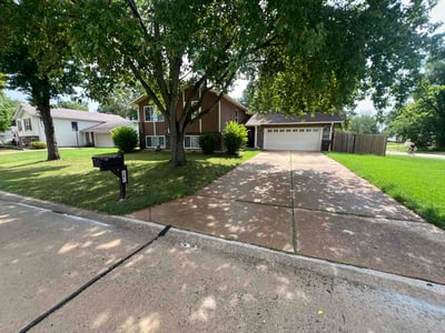 Lawn care service in St. Peters, 63376