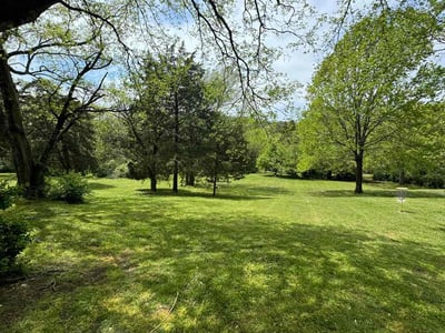 Lawn care service in Nashville, 37211