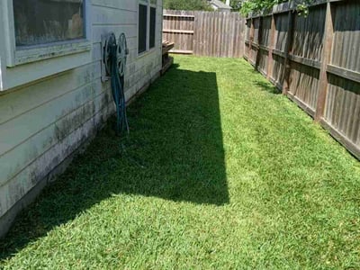 Lawn care service in Richmond, 77407