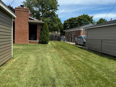 Lawn care service in Dearborn Heights, 48125