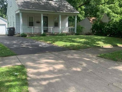 Lawn care service in Peoria, 61603