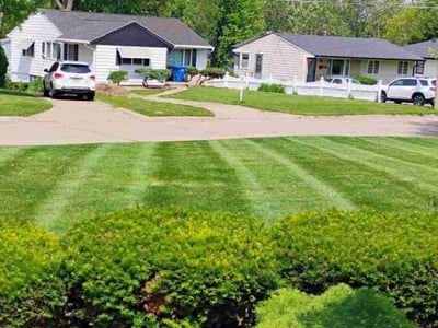 Lawn care service in Des Moines, 50310