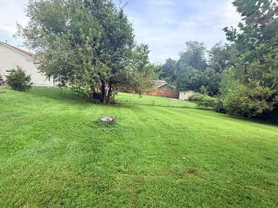 Lawn care service in Jamestown, 27282