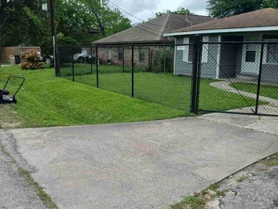 Lawn care service in Houston, 77026