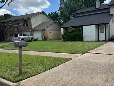 Lawn care service in Webster, 77598