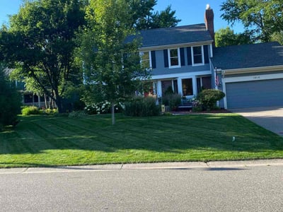 Lawn care service in Woodbury, 55125