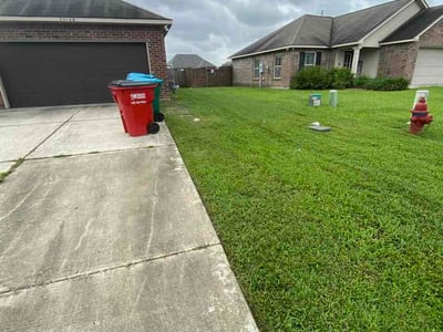 Lawn care service in Denham Springs, 70726