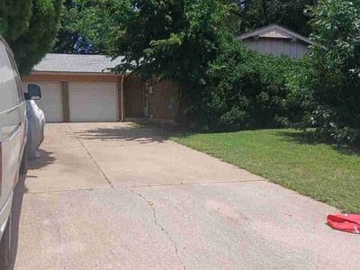 Lawn care service in Midwest City, 73110