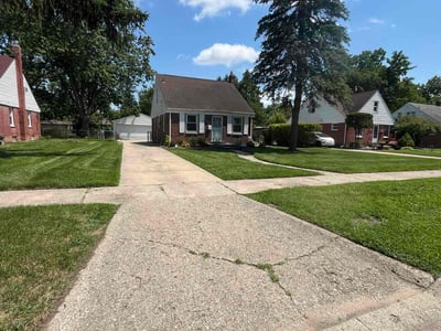 Lawn care service in Redford Charter Township, 48240