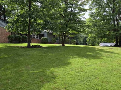 Lawn care service in Athens, 30606