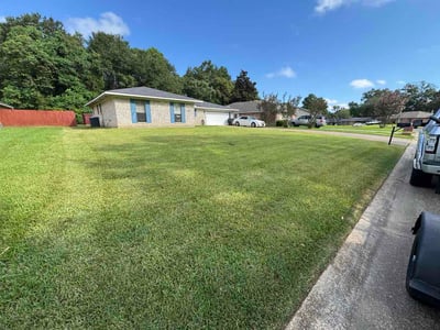 Lawn care service in Shreveport, 71118