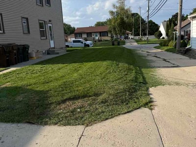 Lawn care service in South Milwaukee, 53172