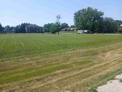 Lawn care service in Bloomingdale, 60108