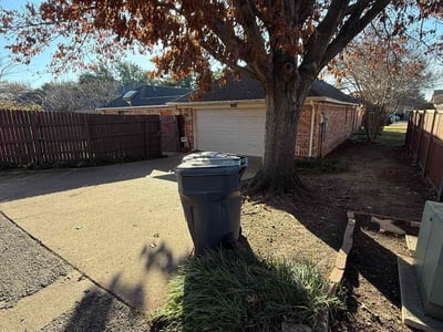 Lawn care service in Dallas, 75252