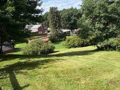 Lawn care service in Charleroi, 15022