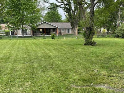 Lawn care service in Kansas City, 64114