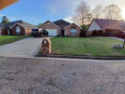 Lawn care service in Longview, 75601