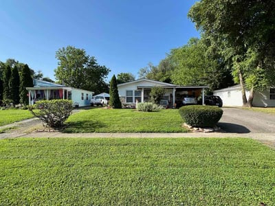Lawn care service in Louisville, 40218