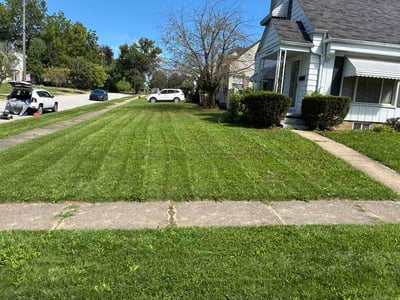 Lawn care service in Cuyahoga Falls, 44223
