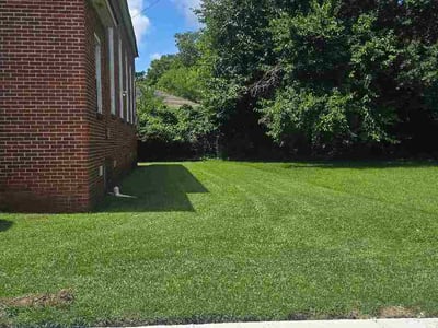 Lawn care service in Bessemer, 35020