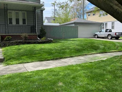 Lawn care service in Toledo, 43612