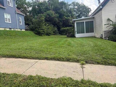 Lawn care service in Peoria, 61604