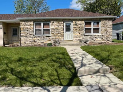 Lawn care service in Milwaukee, 53219