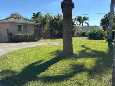 Lawn care service in Fort Myers, 33919