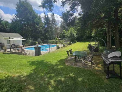 Lawn care service in Auburn, 01501