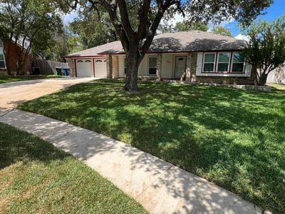 Lawn care service in San Antonio, 78247