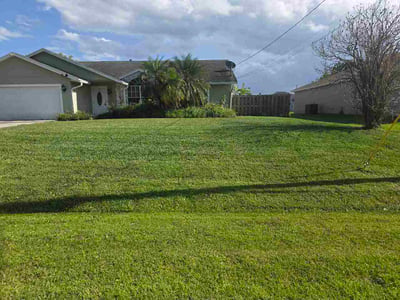 Lawn care service in Port St. Lucie, 34953