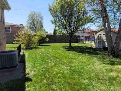 Lawn care service in Calumet City, 60409