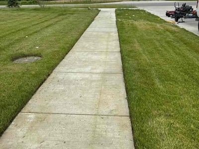 Lawn care service in Macomb, 48044