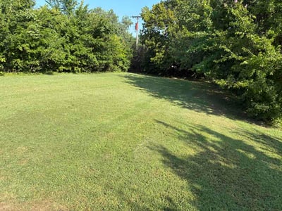 Lawn care service in Forest Park, 73121