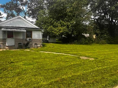 Lawn care service in Anderson, 46016