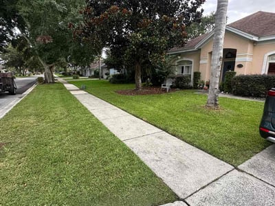 Lawn care service in Orlando, 32812