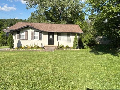 Lawn care service in Nashville, 37207