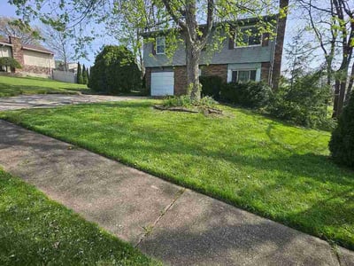 Lawn care service in Fairfield, 45014