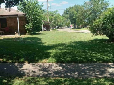 Lawn care service in Houston, 77087