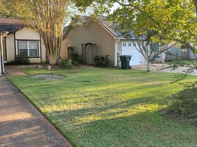 Lawn care service in Dothan, 36305