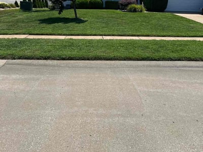 Lawn care service in Florissant, 63031