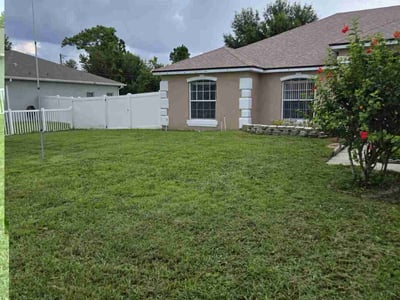 Lawn care service in Deltona, 32738