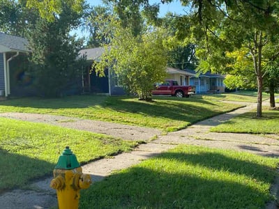 Lawn care service in Des Moines, 50310