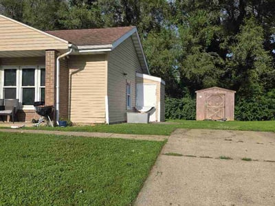 Lawn care service in Springfield, 62703