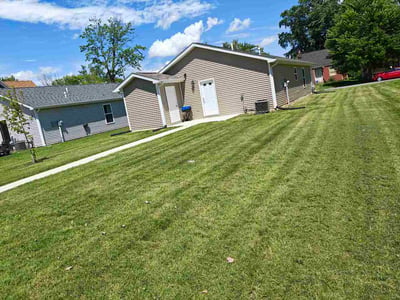 Lawn care service in Fort Wayne, 46803
