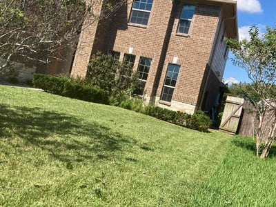Lawn care service in Corpus Christi, 78414