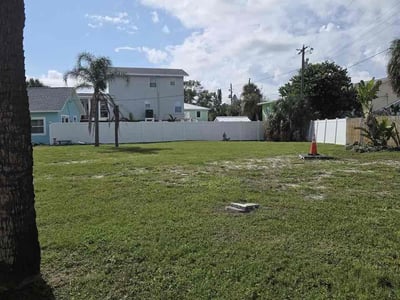 Lawn care service in Madeira Beach, 33708
