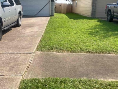 Lawn care service in Richmond, 77469