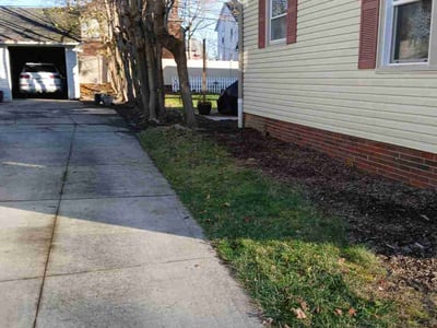 Lawn care service in Akron, 44320